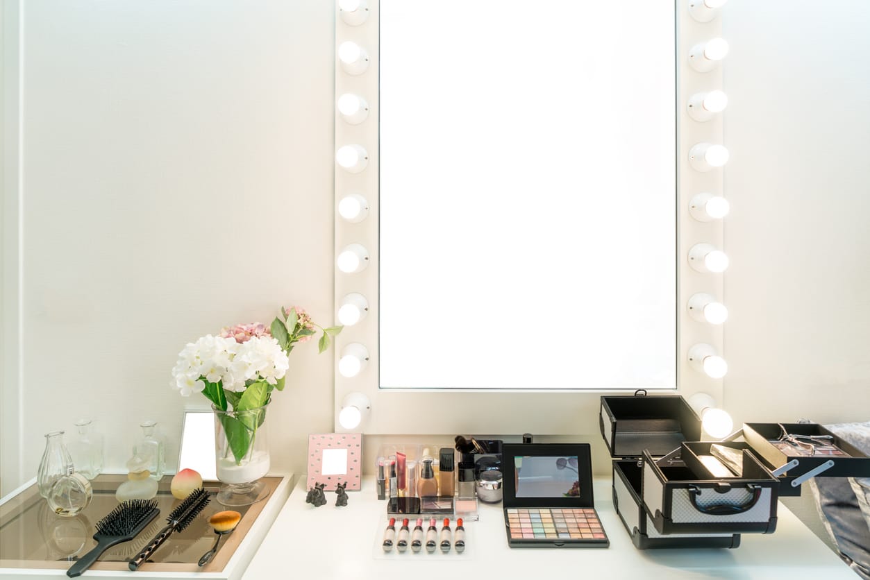 Helaas materiaal Voorzichtig Creëer je eigen make-up hoek met make-up spiegel! (video) - Wellness  Academie